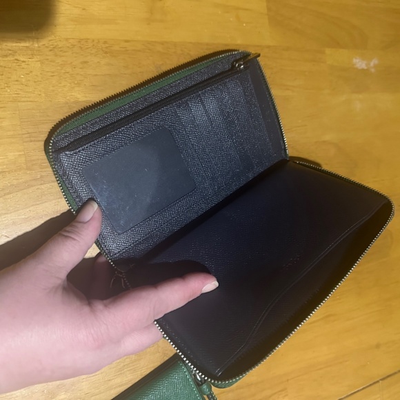 EUC, Large Coach phone wallet, Coach corner zip wristlet, both in Shamrock green - Picture 4 of 8